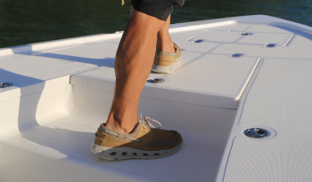 bay-boat-sea-born-fx21-forward-deck-step