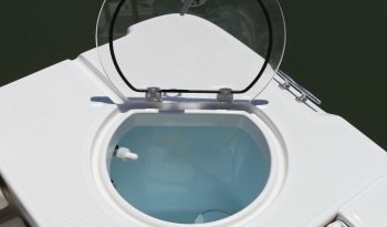 center-console-boat-bait-well-aft