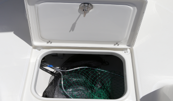center-console-boat-cast-net-storage-well-0005