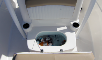 center-console-boat-forward-console-well-and-cooler-with-drinks