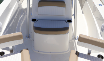center-console-boats-forward-seat-and-console-well