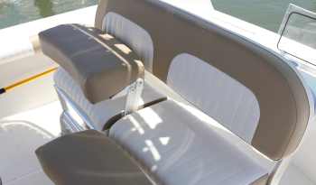 center-console-boats-two-stage-seat-and-leaning-post