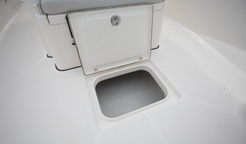 center-console-sea-born-lx26-floor-castnet-storage