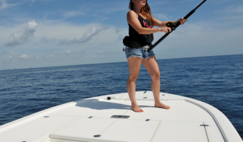 fx24-bay-boat-forward-casting-deck