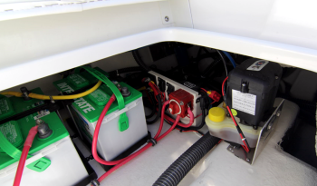 fx24-bay-boat-sea-born-battery-compartment