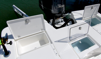 fx24-bay-boat-sea-born-rear-hatches