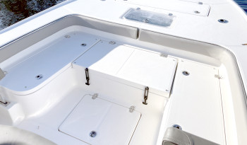 fx25-bay-forward-storage-compartments-and-integrated-deck-cooler