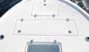 fx25-bay-foward-casting-deck-with-live-well-fishbox-and-anchor-locker