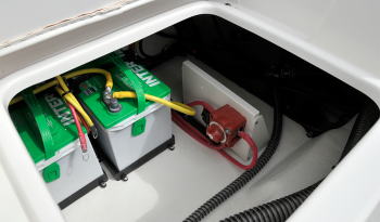 sea-born-fx22-bay-boat-battery-compartment
