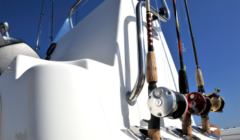 sea-born-fx22-bay-boat-console-rod-storage