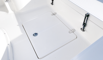 sea-born-fx25-bay-floor-cast-net-storage-well-closed