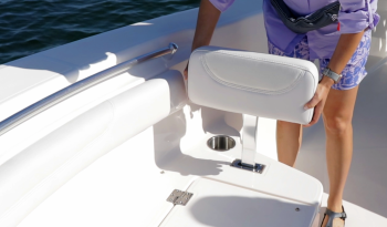 sea-born-lx26-center-console-forward-bow-lounge-with-removable-backrest