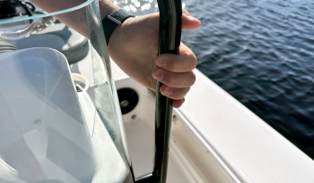 spyder-fx17-flats-boat-console-hand-rail