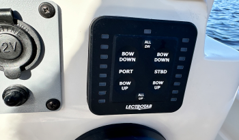 spyder-fx17-flats-boat-led-trim-tab-controls